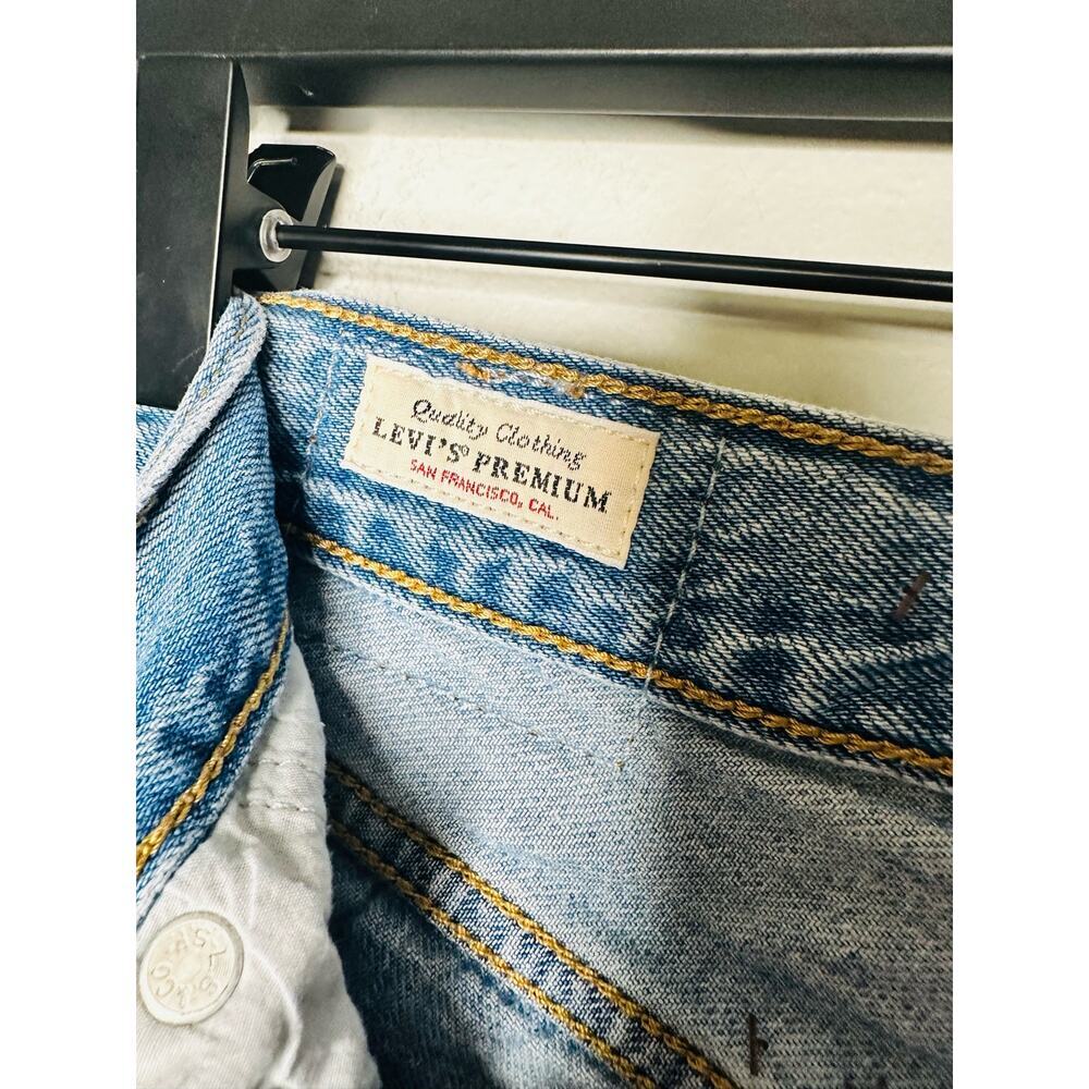 LEVIS Light Wash Ribcage Shorts Five Button Fly Distressed Hemline Shorts 31 - Picture 8 of 11